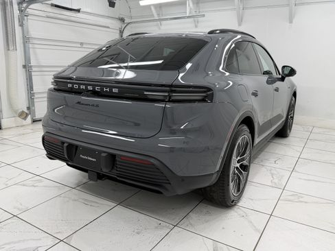 Certified 2025 Porsche Macan 4S Electric AWD/4WD image 12