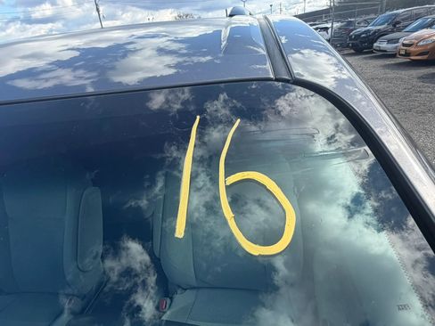 Used 2015 Toyota Sienna LE image 32