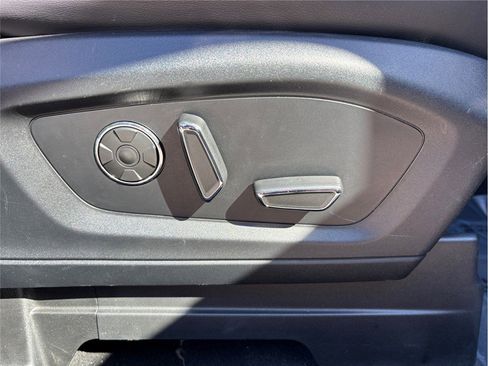 Used 2020 Ford Explorer Platinum w/ Premium Technology Package image 49