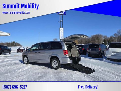 Used 2019 Dodge Grand Caravan SE image 1