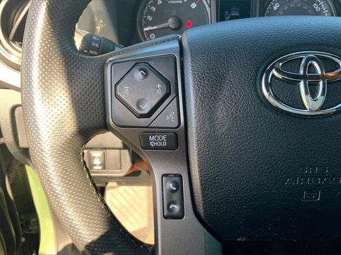 Used 2022 Toyota Tacoma TRD Off-Road image 19