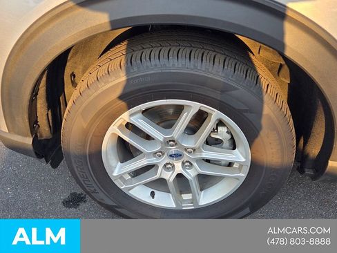 Used 2025 Ford Explorer Active AWD/4WD image 12