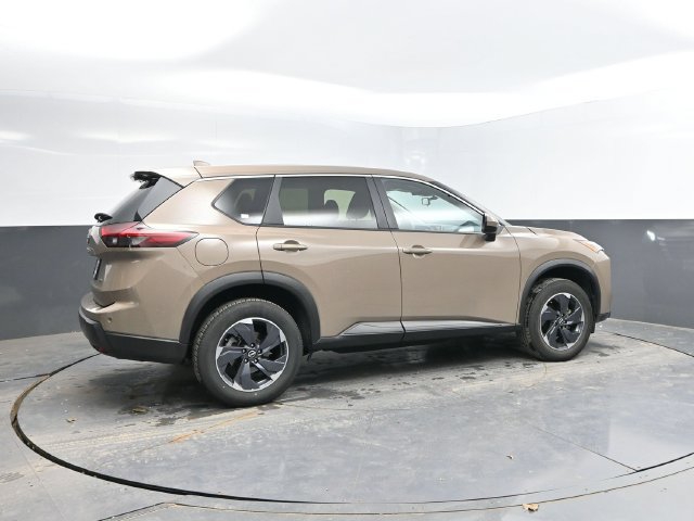 Used 2025 Nissan Rogue SV AWD/4WD image 2