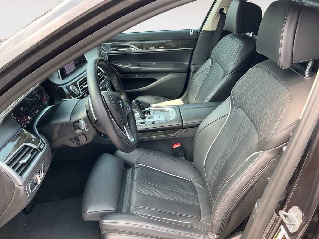 Used 2022 BMW 750i xDrive w/ Luxury Rear Seating Package AWD/4WD image 11