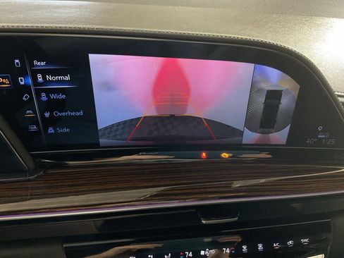 Used 2022 Cadillac Escalade Luxury image 3