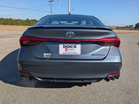 Used 2019 Toyota Avalon Touring w/ Advanced Safety Package image 4