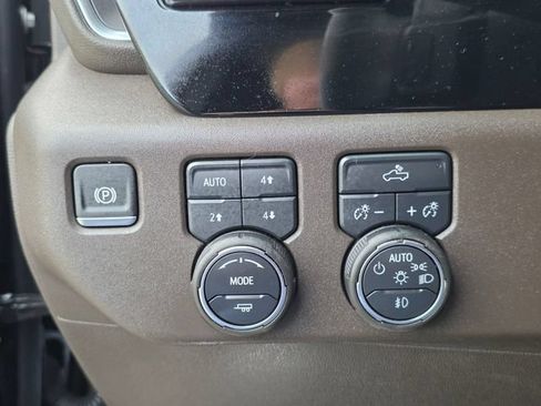 Used 2025 Chevrolet Silverado 1500 LT Trail Boss w/ Convenience Package II AWD/4WD image 33
