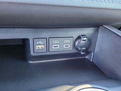 Used 2024 Toyota Highlander XLE FWD image 17
