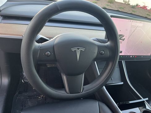 Used 2020 Tesla Model 3 Long Range image 16