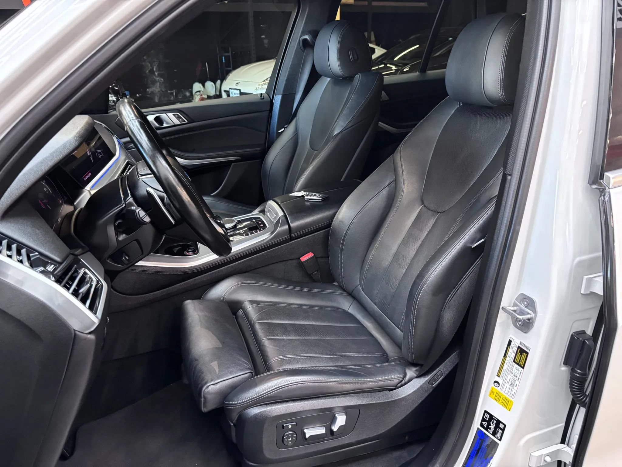 Used 2019 BMW X5 xDrive40i w/ Convenience Package AWD/4WD image 9