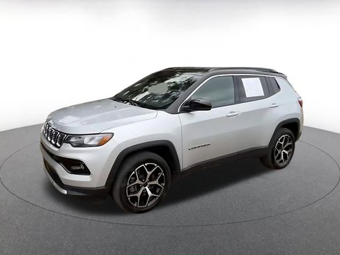 Used 2025 Jeep Compass Limited image 8