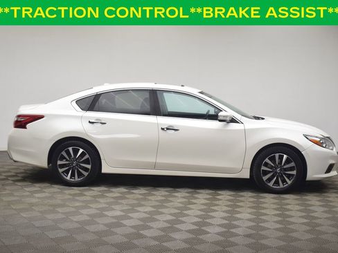 Used 2017 Nissan Altima 2.5 SV w/ Convenience Package image 8