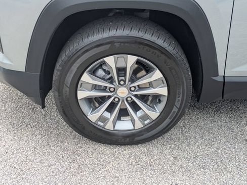 Used 2026 Chevrolet Equinox LT FWD image 10