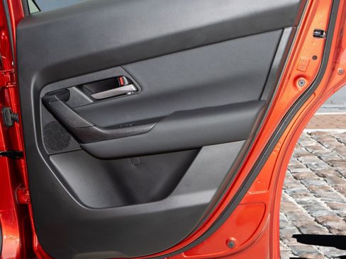 Certified 2025 MAZDA CX-50 AWD 2.5 S w/ Premium Package image 18