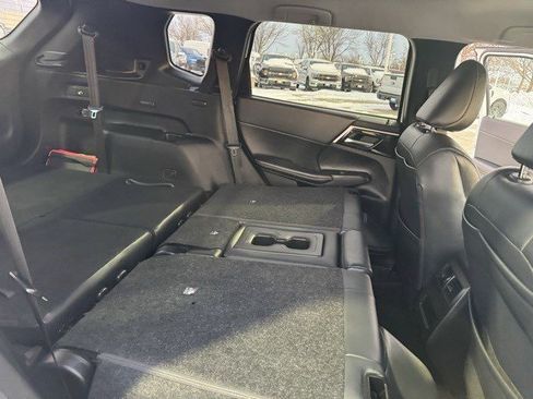 Used 2024 Mitsubishi Outlander SE image 32