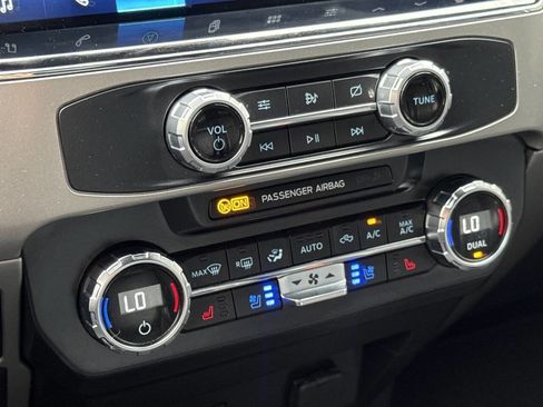 Used 2022 Ford F250 Lariat w/ Lariat Ultimate Package AWD/4WD image 41