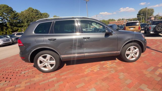 Used 2014 Volkswagen Touareg VR6 AWD/4WD image 2