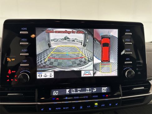 Used 2023 Toyota Sienna Platinum image 27