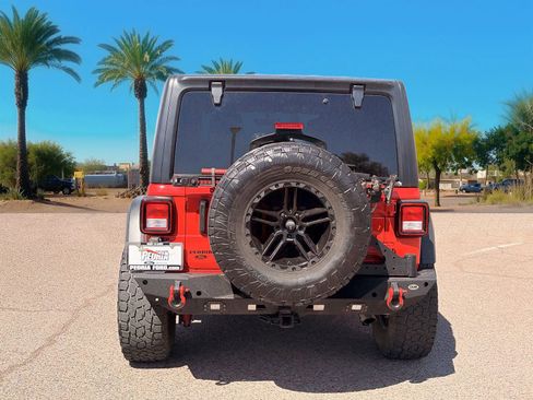 Used 2023 Jeep Wrangler Unlimited Rubicon w/ Cold Weather Group AWD/4WD image 4
