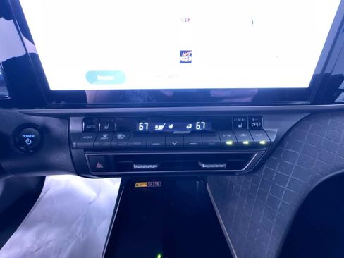 Used 2025 Toyota Camry XLE FWD image 27