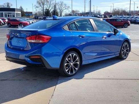 Used 2019 Chevrolet Cruze Premier image 13