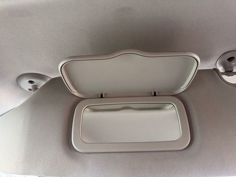 Used 2016 Dodge Grand Caravan SXT image 27