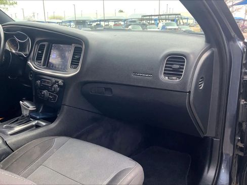 Used 2017 Dodge Charger SXT w/ Driver Confidence Group image 18