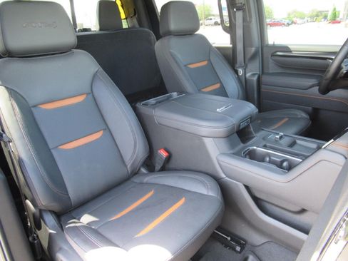 Used 2025 GMC Sierra 2500 AT4 w/ AT4 Premium Plus Package AWD/4WD image 12
