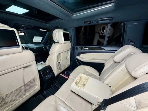 Used 2015 Mercedes-Benz GL 550 4MATIC image 30