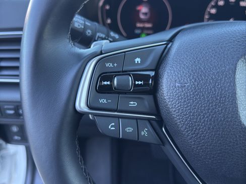 Used 2018 Honda Accord Touring image 17