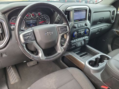 Used 2019 Chevrolet Silverado 1500 RST image 2