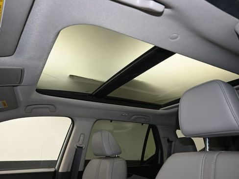 Certified 2025 Honda Pilot Touring image 23