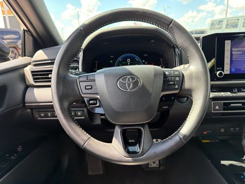 Used 2025 Toyota Camry SE FWD image 19