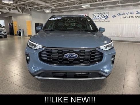 Used 2025 Ford Escape ST-Line Select AWD/4WD image 3