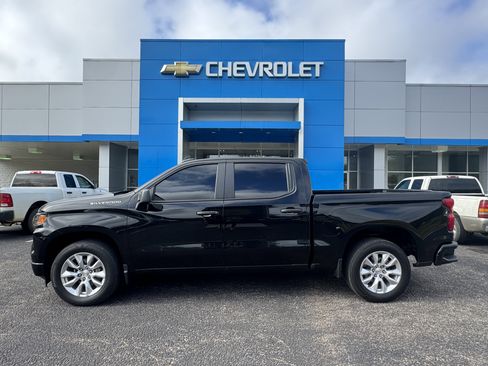 Used 2024 Chevrolet Silverado 1500 Custom image 1