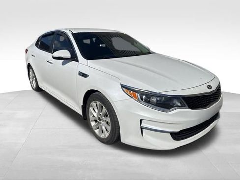 Used 2018 Kia Optima LX w/ 17" Alloy Wheels Package image 9