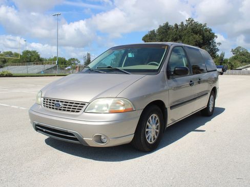 Used 2003 Ford Windstar LX FWD image 2