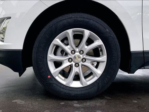 Used 2020 Chevrolet Equinox LS w/ LS Convenience Package image 9