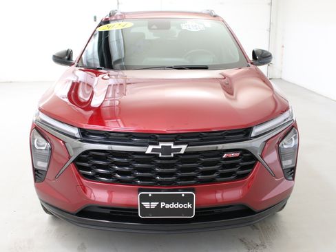 Used 2024 Chevrolet Trax RS w/ Sunroof Package image 2