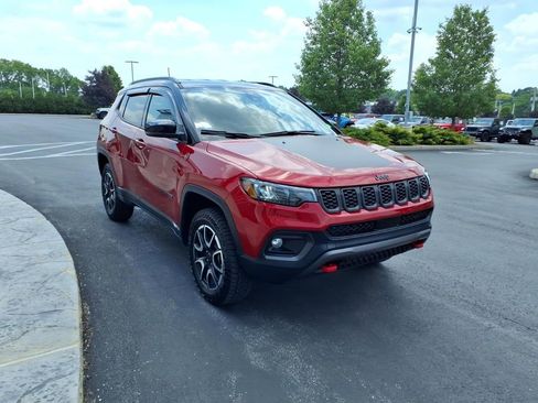 Used 2026 Jeep Compass Trailhawk AWD/4WD image 4