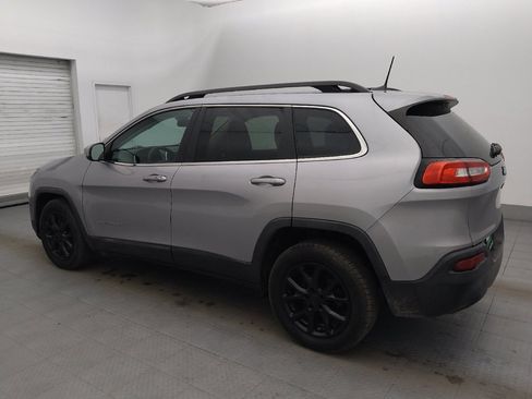 Used 2018 Jeep Cherokee Latitude Plus image 3
