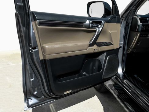 Used 2022 Lexus GX 460 Premium w/ Premium Package image 42