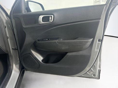 Used 2021 Hyundai Venue SE FWD image 31
