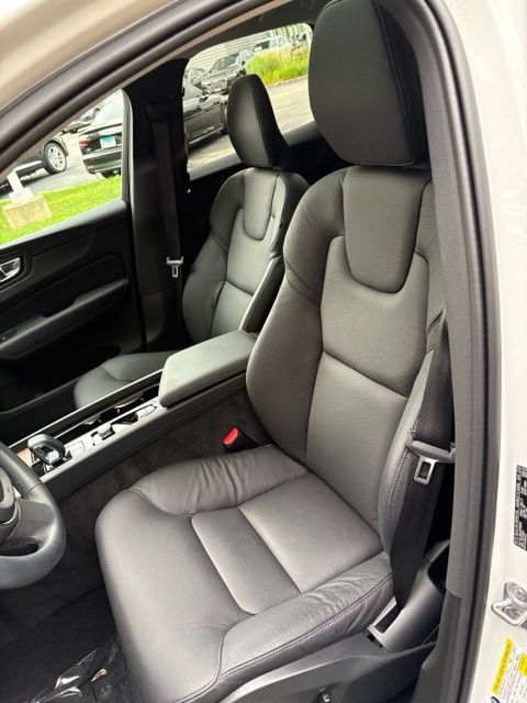 Used 2024 Volvo XC60 B5 Plus w/ Protection Package Premier AWD/4WD image 11