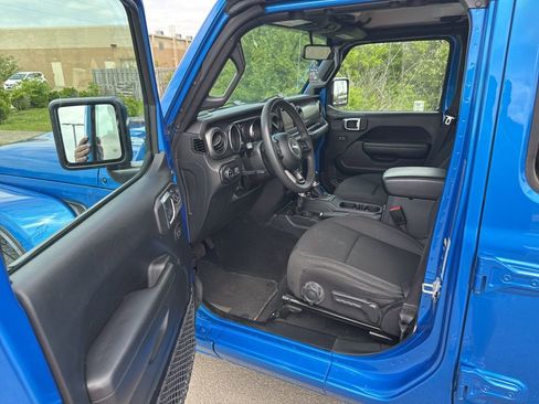 Used 2023 Jeep Gladiator Sport image 5