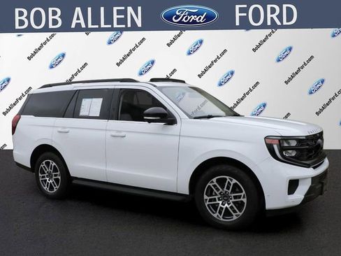 Used 2025 Ford Expedition Active AWD/4WD image 2