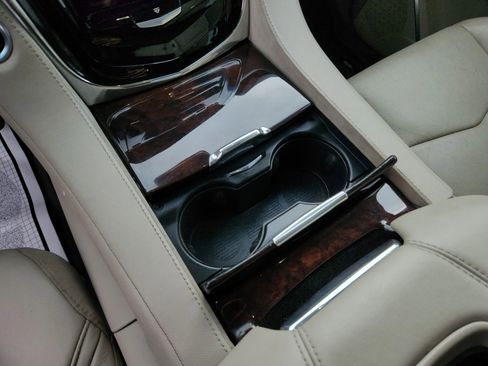 Used 2015 Cadillac Escalade Premium image 13