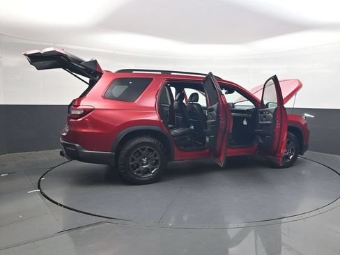 Certified 2025 Honda Pilot TrailSport image 47