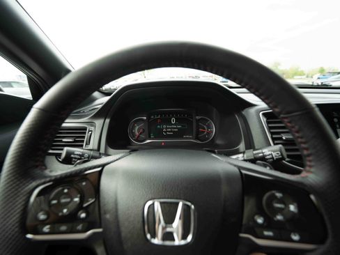 Certified 2024 Honda Passport Black Edition image 15