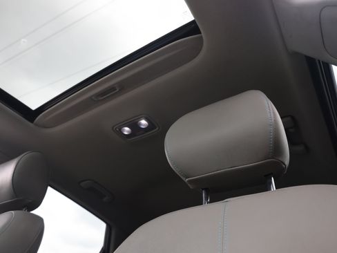 Used 2018 Kia Niro Touring FWD image 21